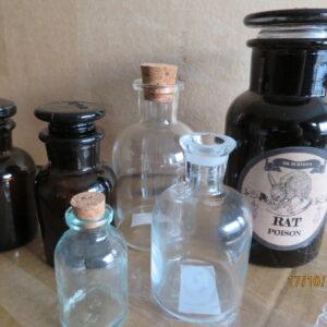 apotekerglass og duftlys rat poison