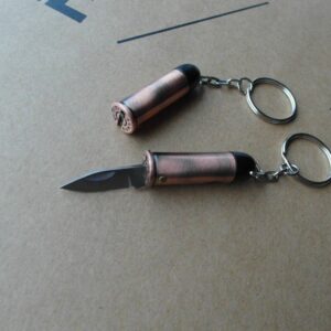 Foldekniv med nøkkelring ser ut som patron