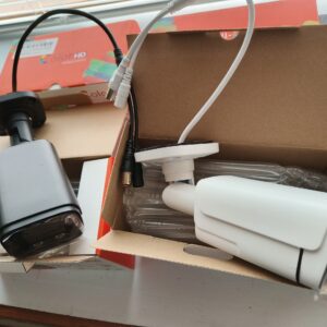 Overvåkningskamera 4 svarte med 8MP opptaker harddisk