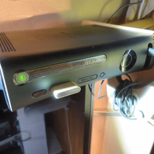 XBOX 360 med kablet kontroller